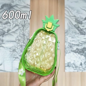Cute Pineapple Plastic Water Bottle with Straw,600 ML Creative Pineapple Shape Juice Bottle with Adjustable Shoulder Strap,BPA Free Leakproof Drinking Bottle for Travel Outdoor Sports (Green)