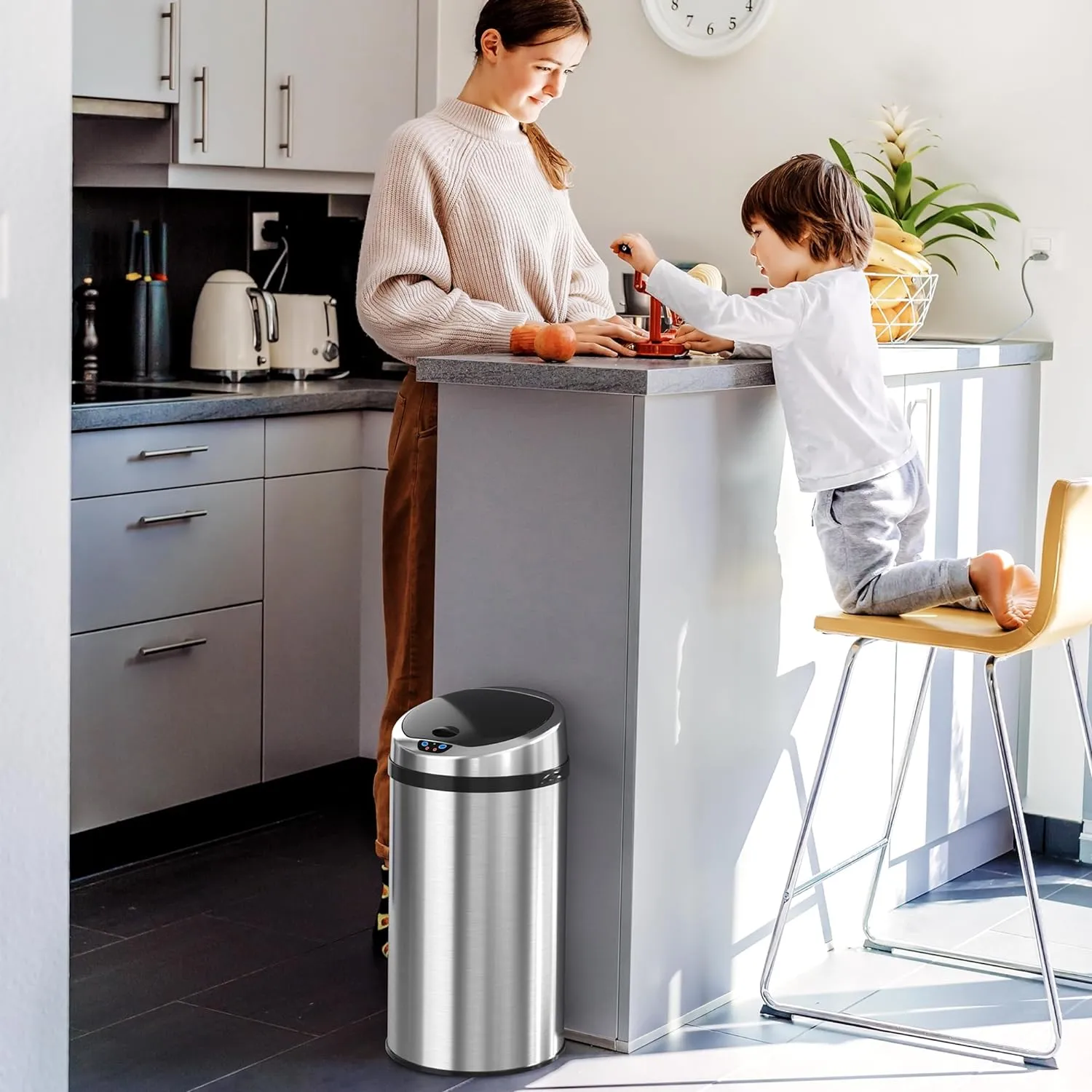 iTouchless 8 Gallon Touchless Kitchen Trash Odor Control System, Stainless Steel, Round Garbage Bin for Home or Office, Sensor Can, 08 Gallon