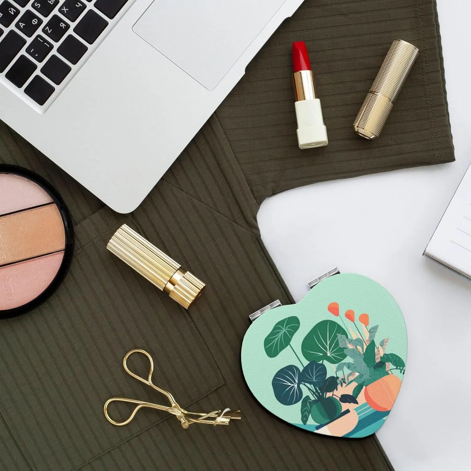 Portable Pocket Makeup Mirror Indoor Cartoon Potted Green Plants Travel Cosmetic Mirror Heart Shape Print Magnifying Compact Mirror for Eyelash