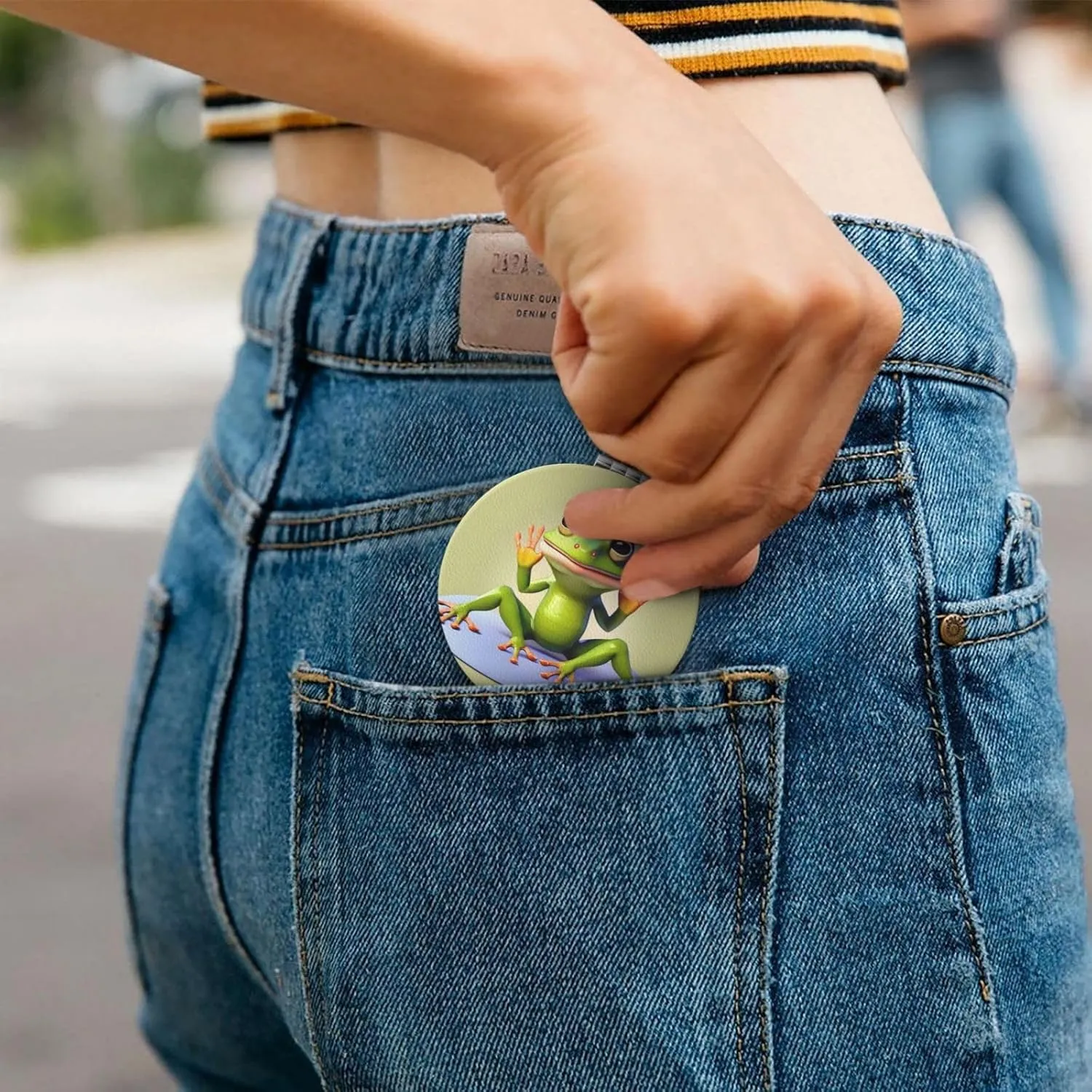 Portable Pocket Makeup Mirror The Funny Frog Doing Yoga Travel Cosmetic Mirror Round Shape Print Magnifying Compact Mirror for Eyelash